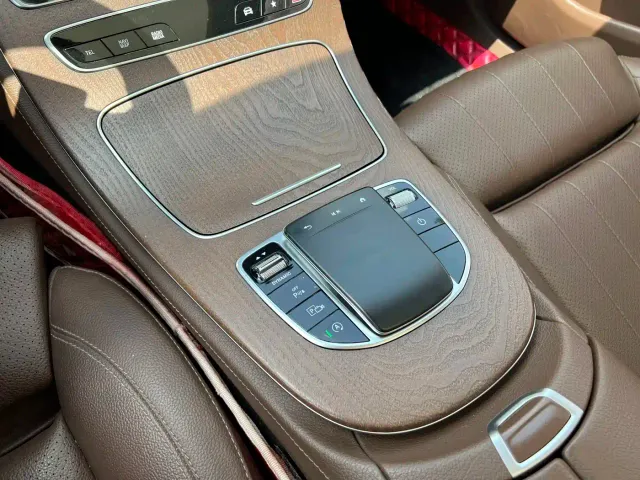 Mercedes-Benz E-Class — Фото автомобиля 11