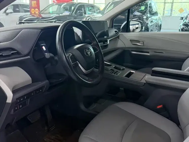 Toyota Granvia — Фото автомобиля 4