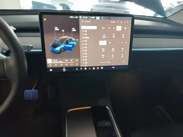 Tesla Model Y — Фото автомобиля 12