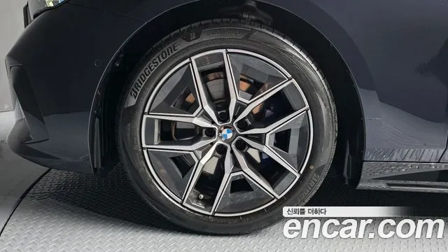 BMW 5-Series — Фото автомобиля 3