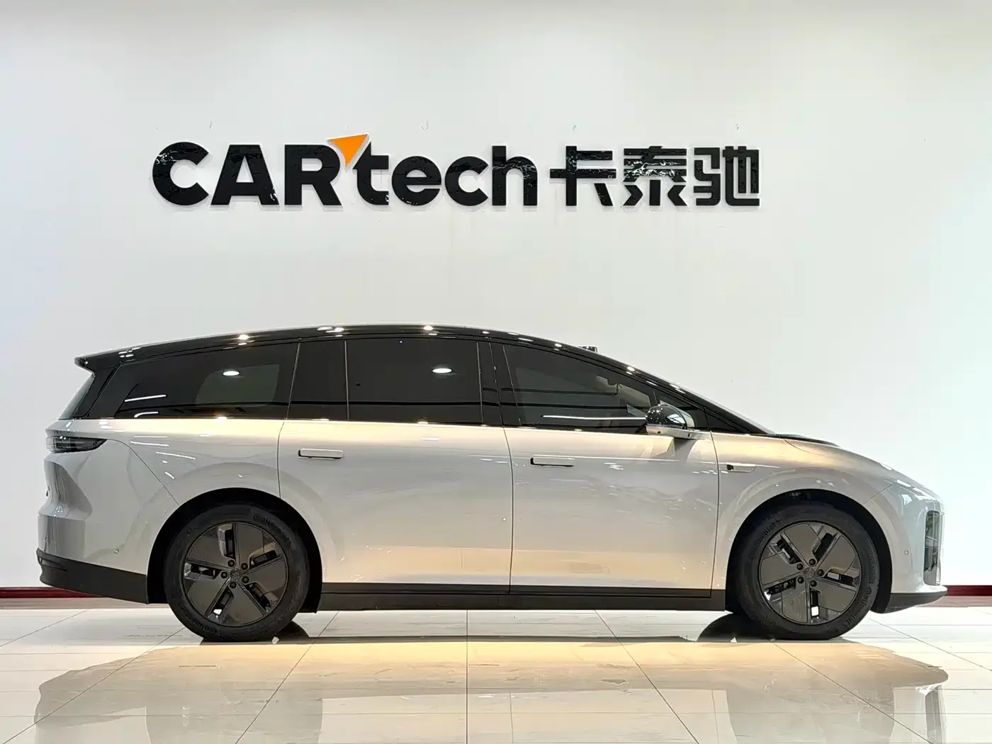 Li Auto Li i8 2025 Standard Edition — Фото автомобиля 4