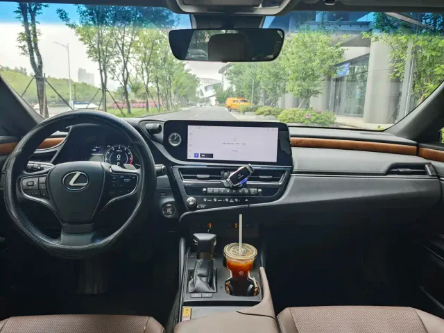 Lexus ES — Фото автомобиля 12