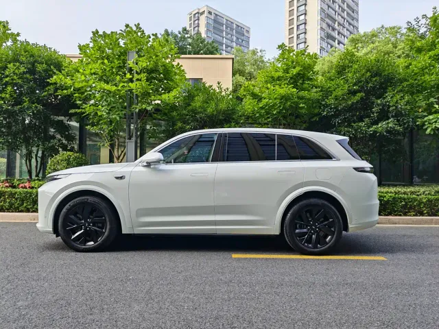 Li Auto L7 — Фото автомобиля 5