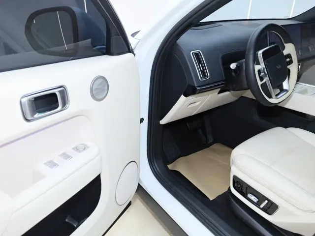 Li Auto L7 — Фото автомобиля 23