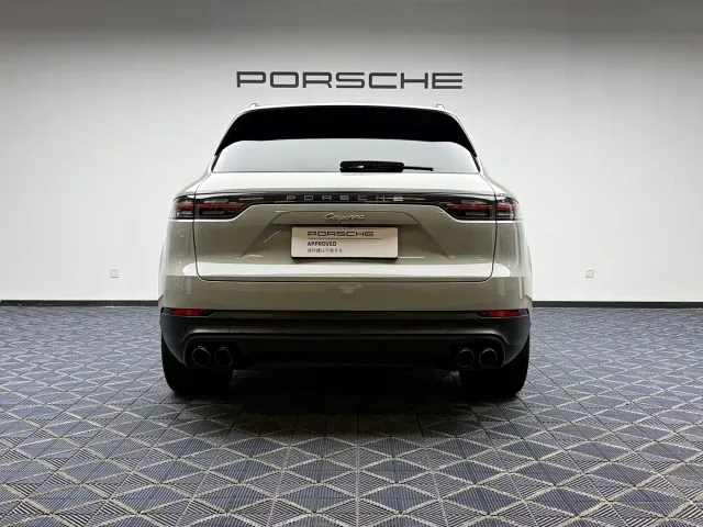 Porsche Cayenne — Фото автомобиля 2