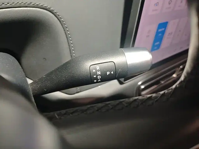 Li Auto L8 — Фото автомобиля 13