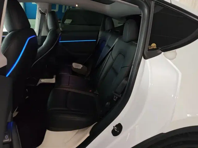 Tesla Model Y — Фото автомобиля 16