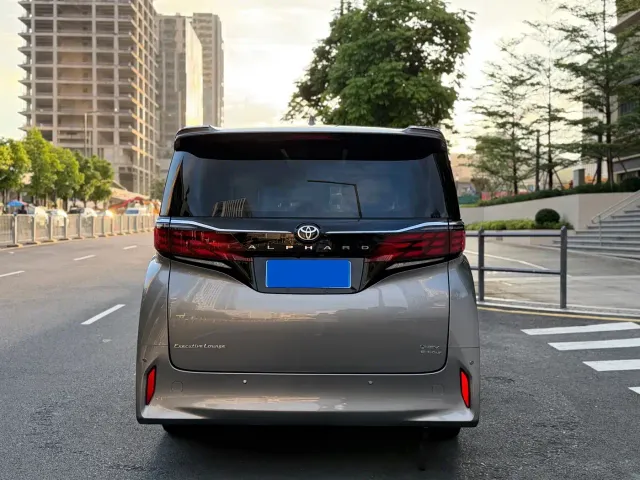 Toyota Alphard — Фото автомобиля 19