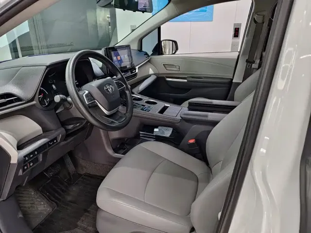 Toyota Granvia — Фото автомобиля 7