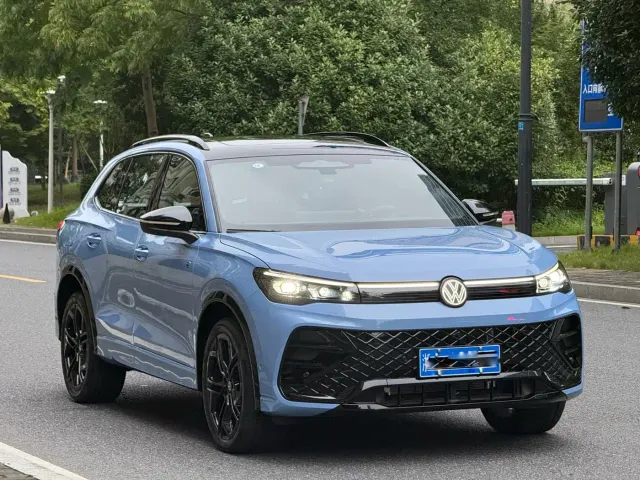 Volkswagen Tiguan L — Фото автомобиля 12
