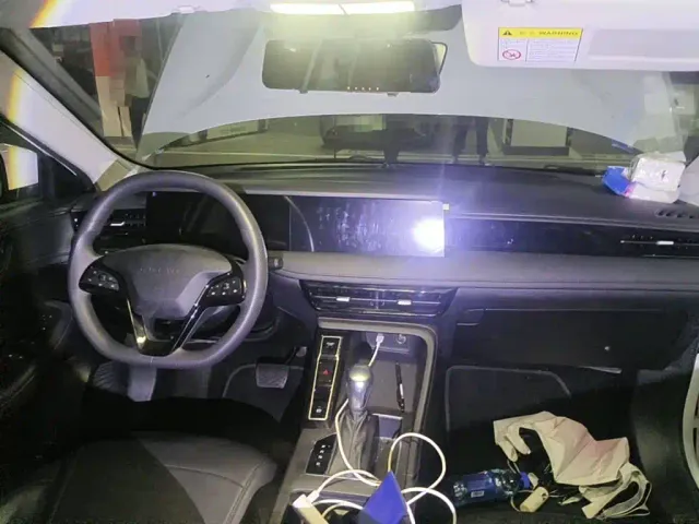Roewe i5 — Фото автомобиля 12