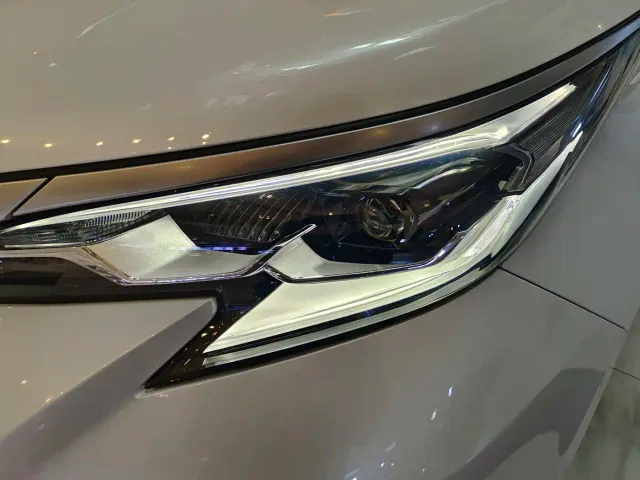 Toyota Sienna — Фото автомобиля 4