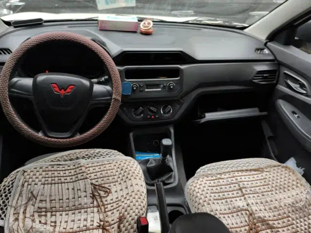 Wuling Hongguang — Фото автомобиля 12