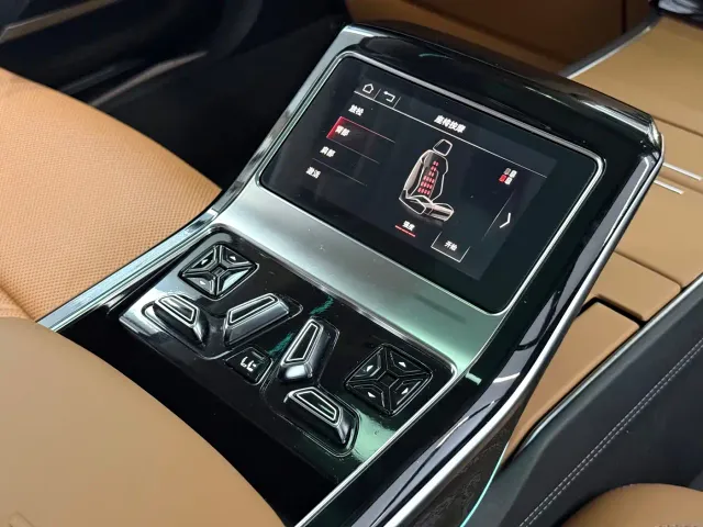 Audi A8 — Фото автомобиля 11