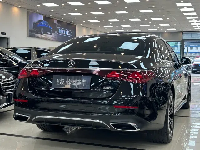 Mercedes-Benz E-Class — Фото автомобиля 14