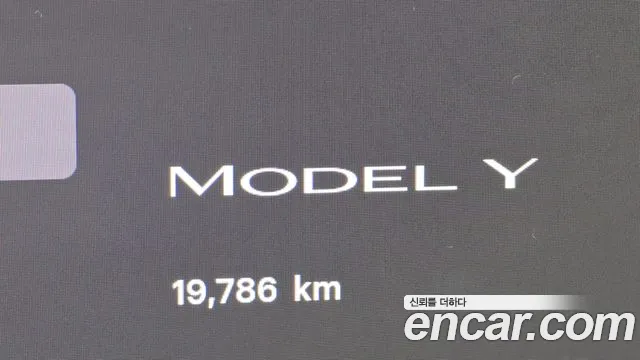 Tesla Model Y — Фото автомобиля 8