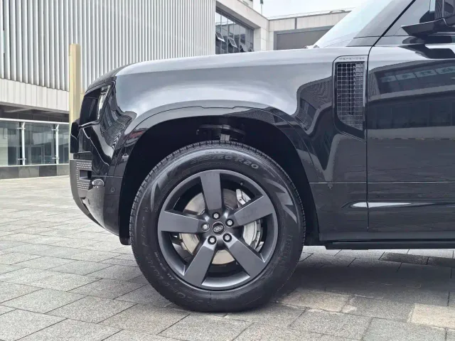 Land Rover Defender — Фото автомобиля 16