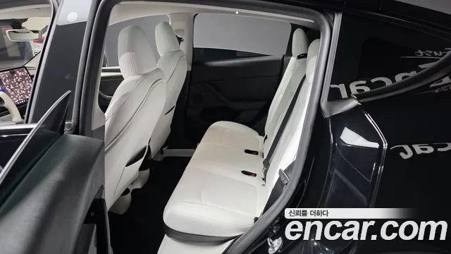 Tesla Model Y — Фото автомобиля 16