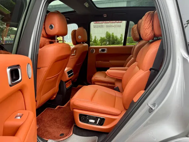 Li Auto L8 — Фото автомобиля 5