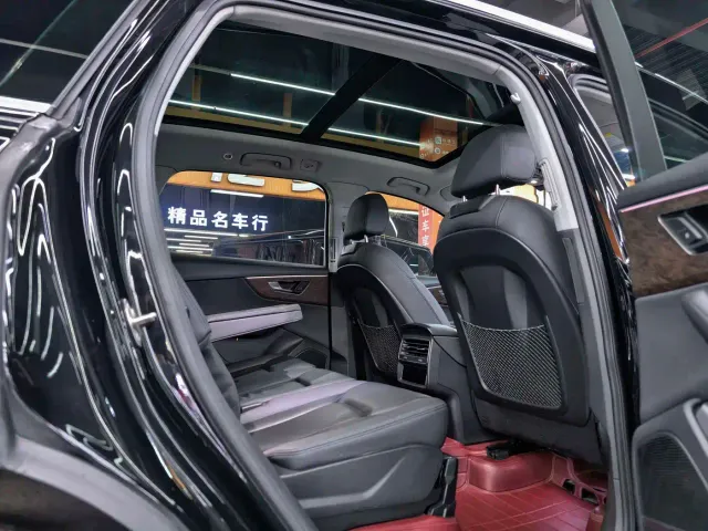 Audi Q7 — Фото автомобиля 11