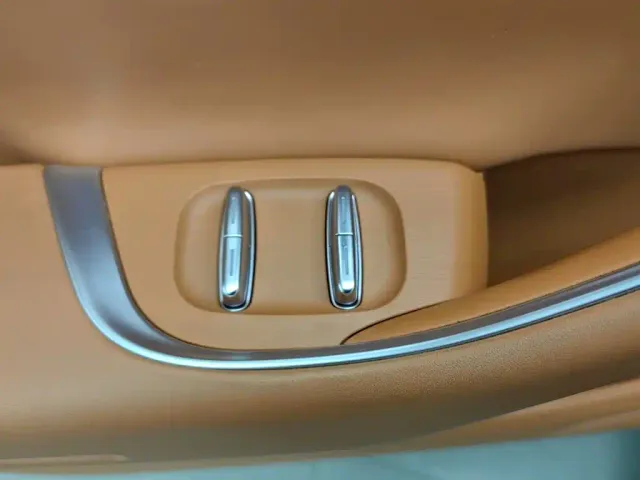 Leapmotor C10 — Фото автомобиля 9