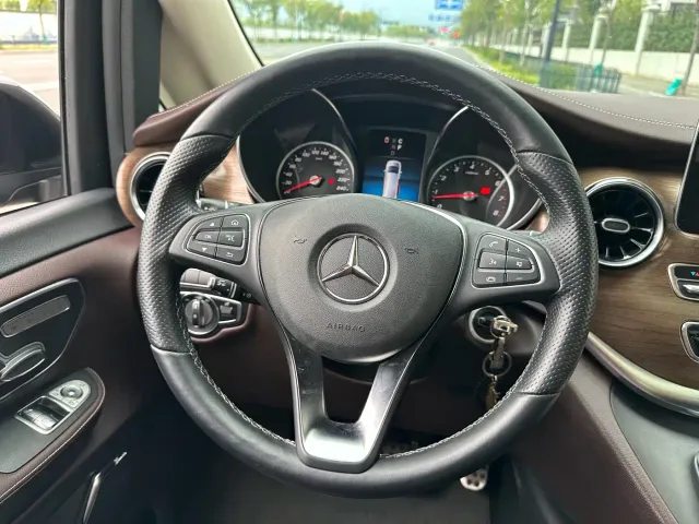 Mercedes-Benz V-Class — Фото автомобиля 14