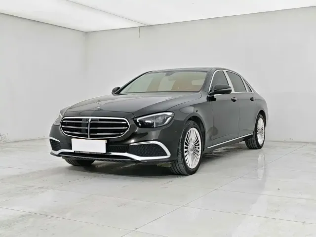 Фотография автомобиля — Mercedes-Benz E-Class