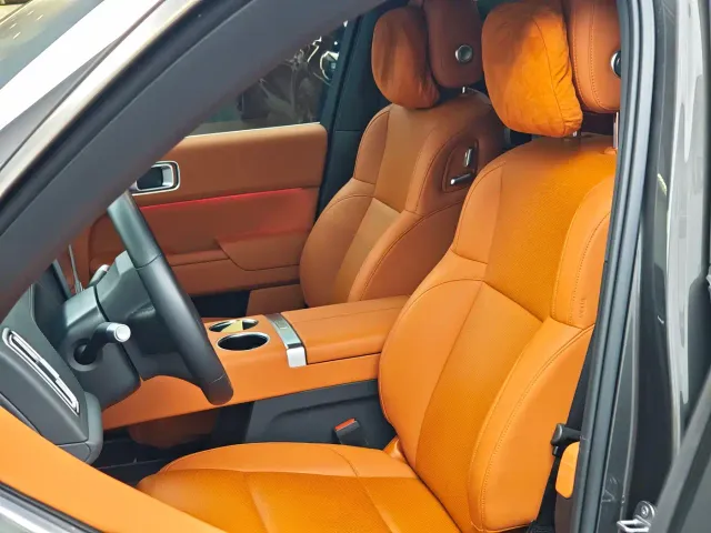 Li Auto L8 — Фото автомобиля 9
