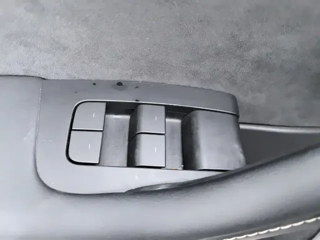 Tesla Model Y — Фото автомобиля 9
