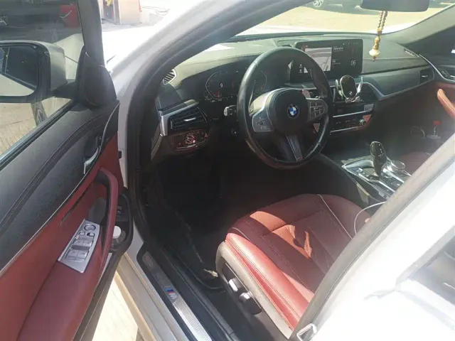 BMW 5 Series — Фото автомобиля 11