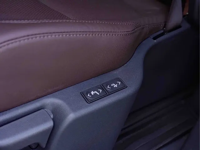 Toyota Toyota Sienna 2021 2.5L Hybrid Platinum Edition — Фото автомобиля 23