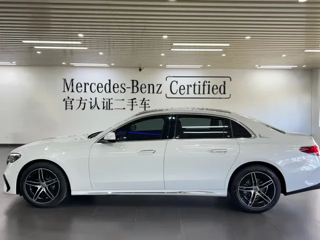 Mercedes-Benz E-Class — Фото автомобиля 3