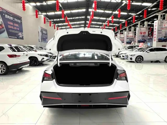 Hyundai Elantra — Фото автомобиля 17