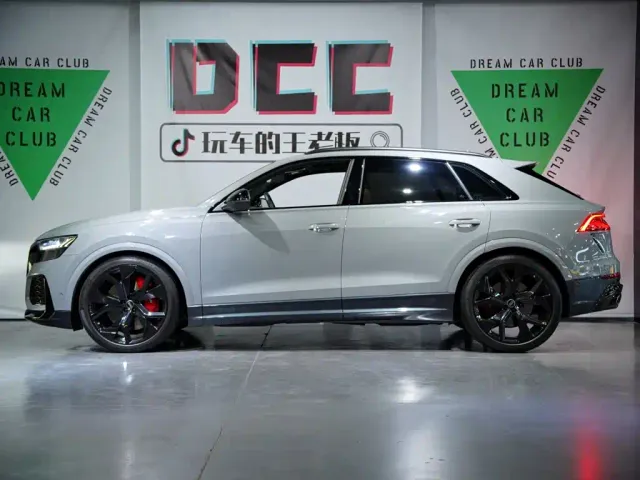Audi RS Q8 — Фото автомобиля 16