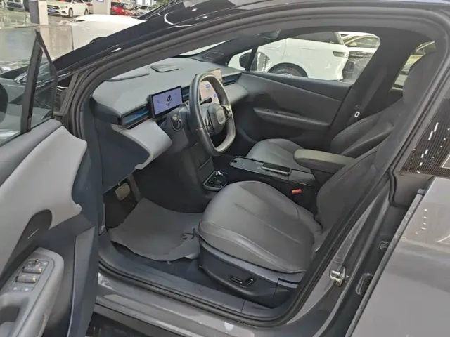 Lynk & Co Z20 — Фото автомобиля 14