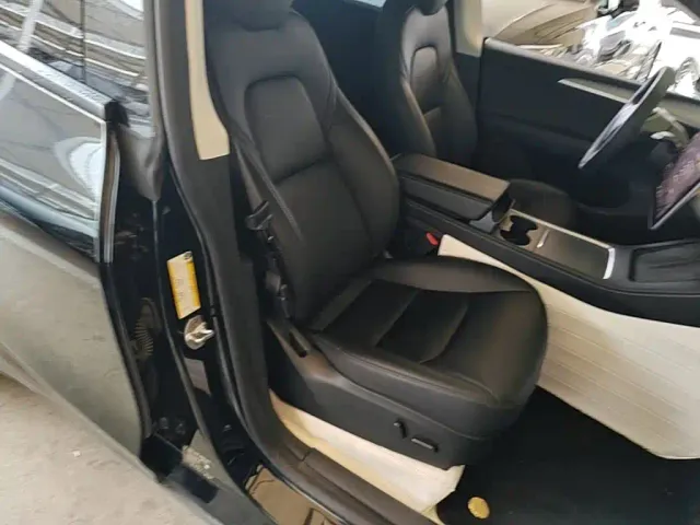 Tesla Model Y — Фото автомобиля 24