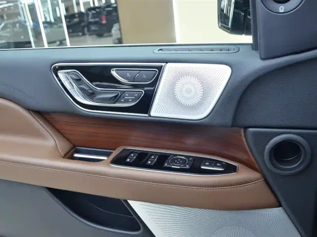 Lincoln Navigator — Фото автомобиля 6