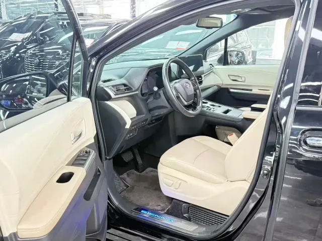 Toyota Sienna — Фото автомобиля 4