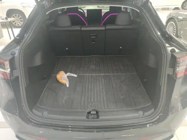 Tesla Model Y — Фото автомобиля 4