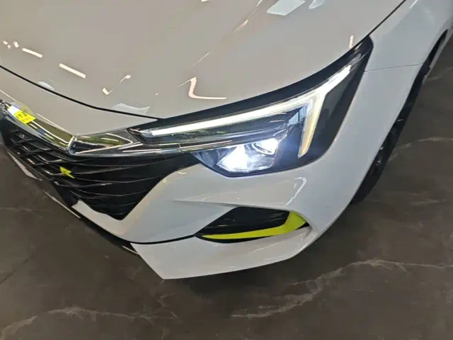 Roewe i6 MAX — Фото автомобиля 23