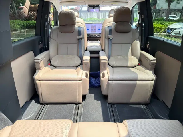 Li Auto MEGA — Фото автомобиля 29
