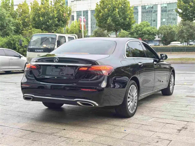 Mercedes-Benz E-Class — Фото автомобиля 7
