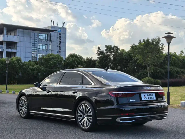 Audi A8 — Фото автомобиля 14