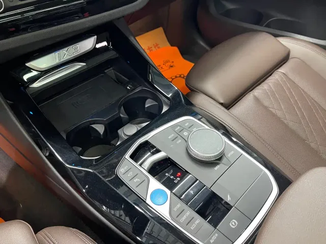 BMW iX3 — Фото автомобиля 17