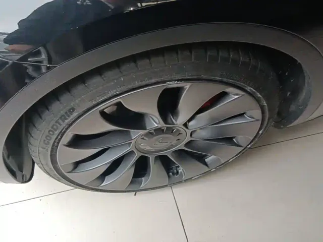 Tesla Model Y — Фото автомобиля 22