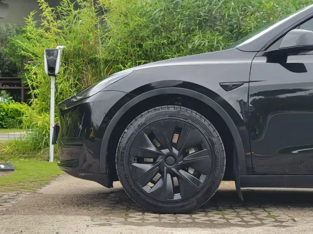 Tesla Model Y — Фото автомобиля 24