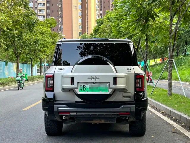 Fang Cheng Bao Leopard 8 2025 Zhiyong Flagship 6-Seater — Фото автомобиля 4