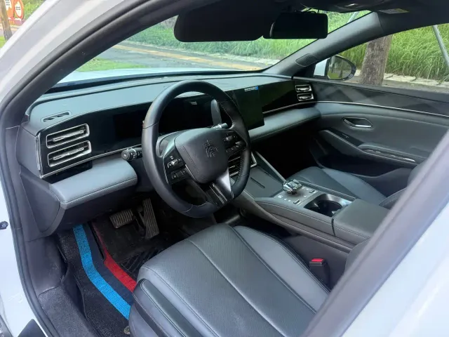 BYD Qin L — Фото автомобиля 18