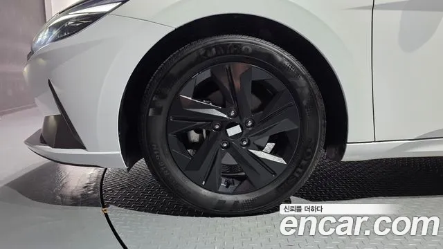 Hyundai Avante CN7 — Фото автомобиля 5