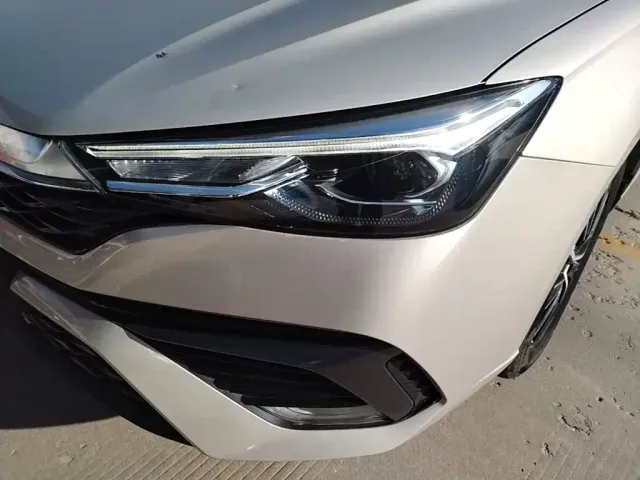 Roewe i5 — Фото автомобиля 23